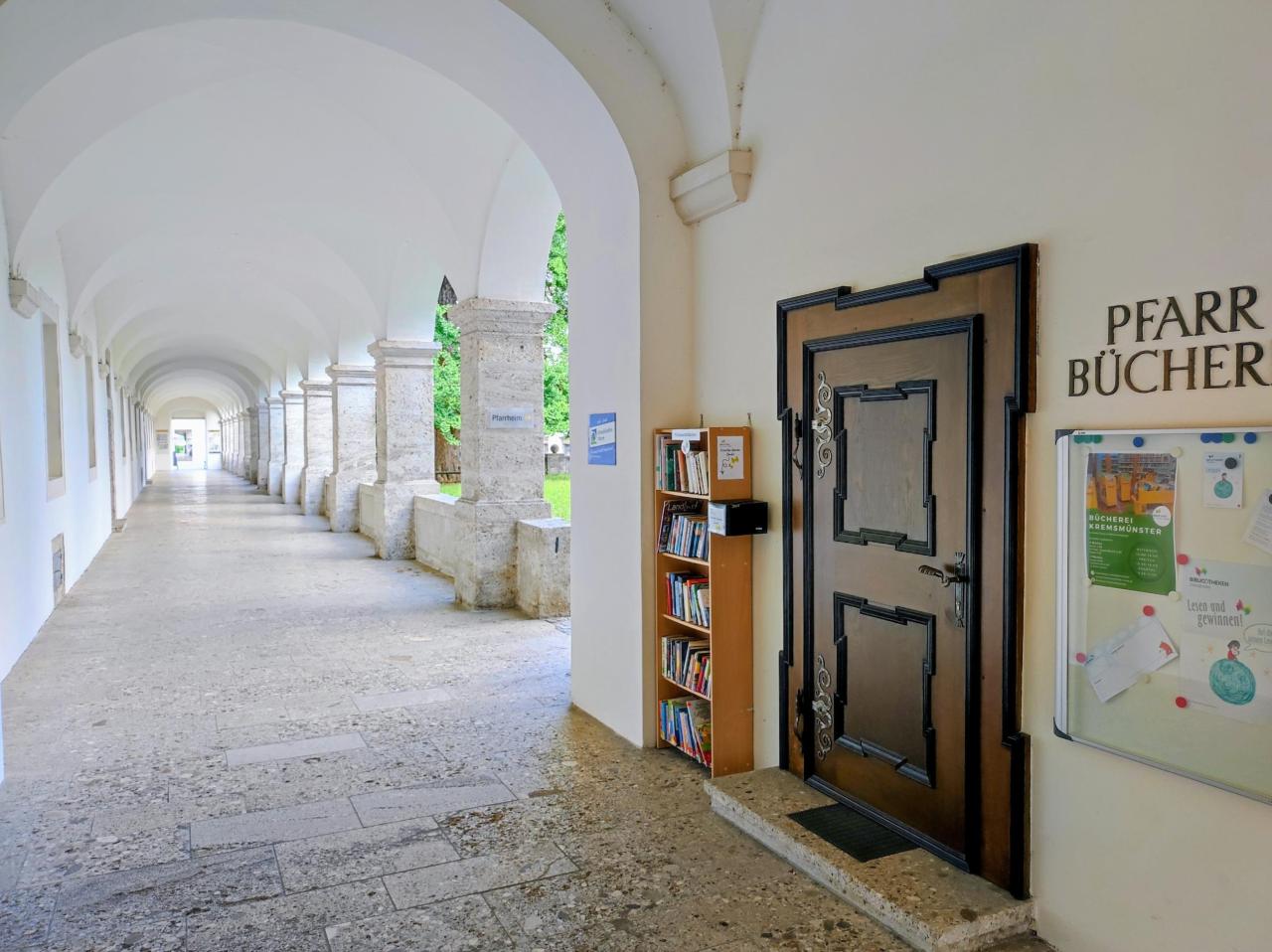 Eingang der Bücherei